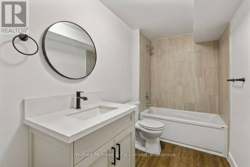 225 Saugeen Street — photo 37 of 40