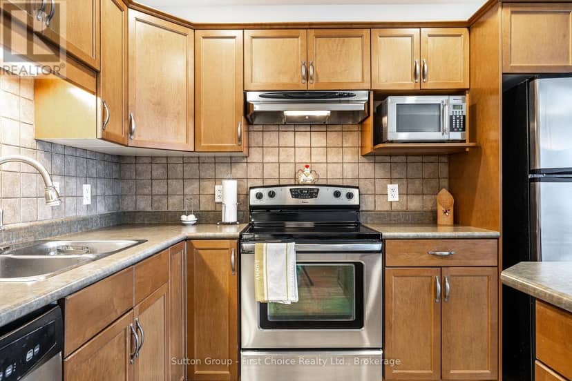 351 Brunswick Street — photo 9 of 40