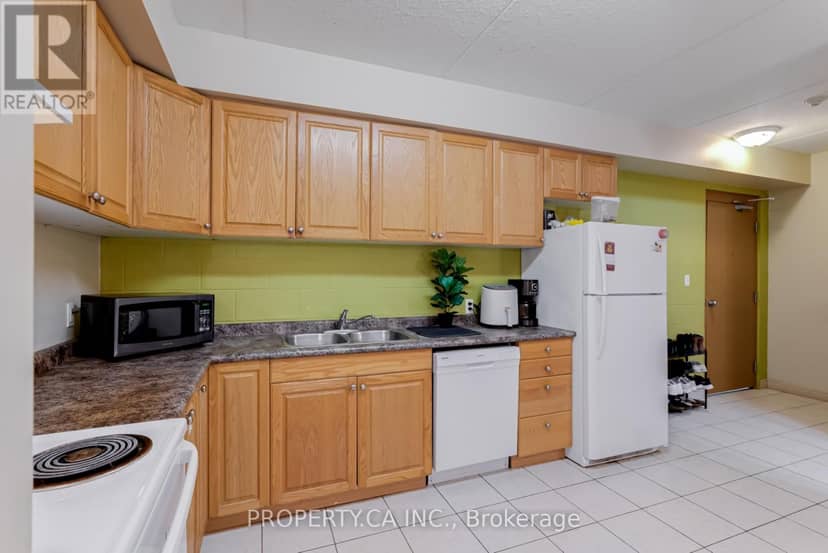 204 - 253 Lester Street — photo 15 of 40