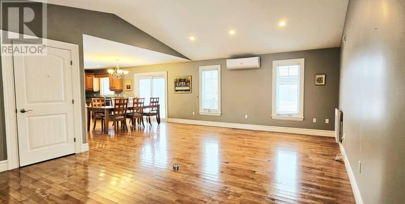 53 Bonavista Avenue — photo 14 of 40