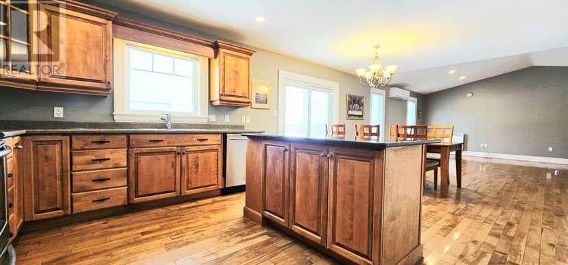 53 Bonavista Avenue — photo 6 of 40