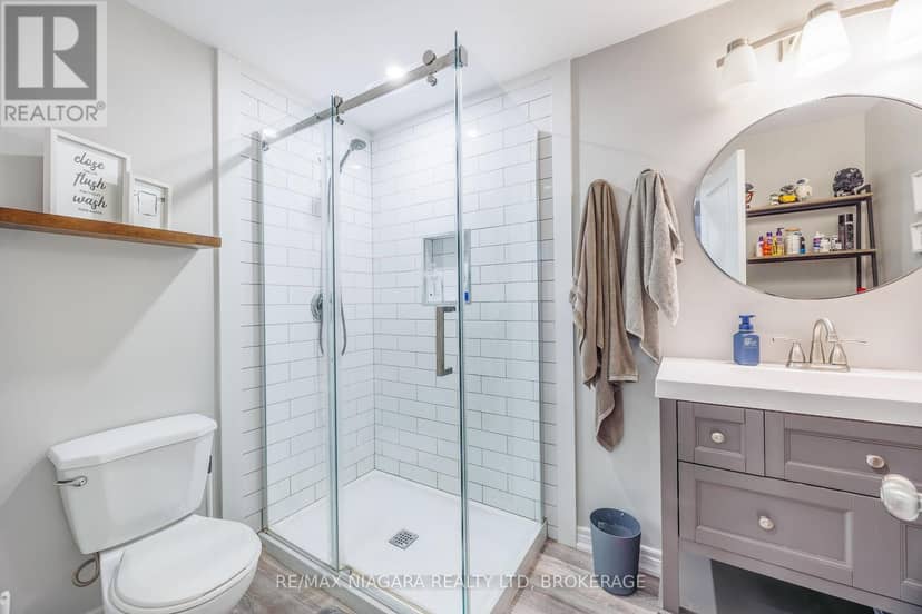 5744 Jake Crescent — photo 38 of 40