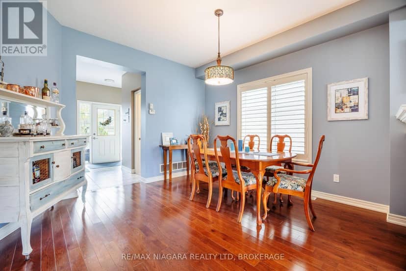 5744 Jake Crescent — photo 7 of 40