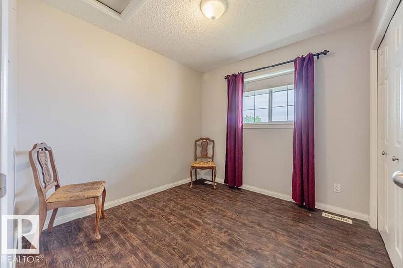 5026 53 Ave — photo 14 of 33