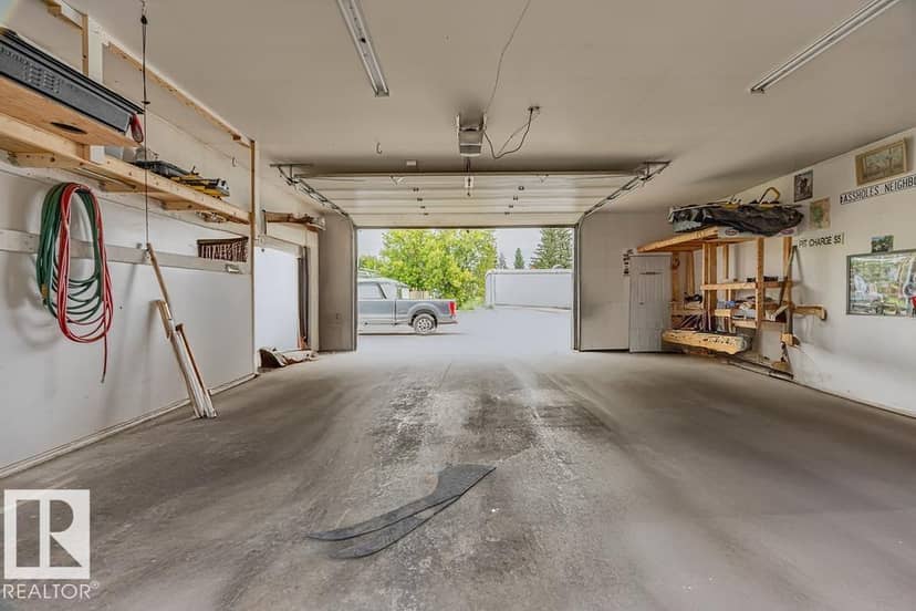 5026 53 Ave — photo 31 of 33