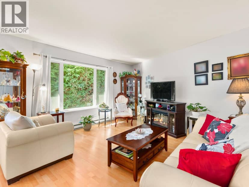 38 5761 WHARF AVENUE, Sechelt, photo 4