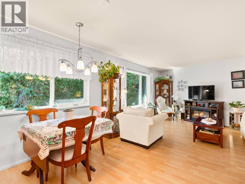 38 5761 WHARF AVENUE, Sechelt, photo 6