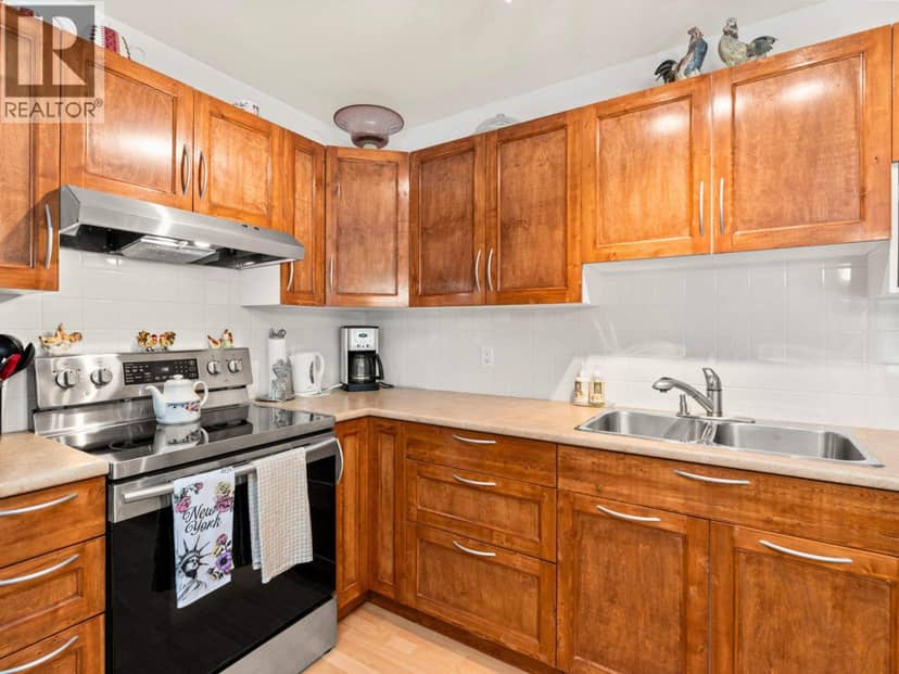 38 5761 WHARF AVENUE, Sechelt, photo 8