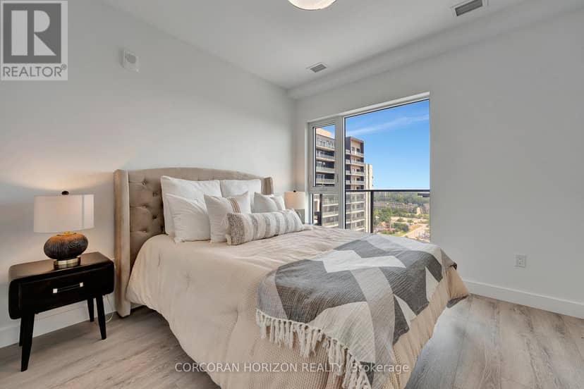 1511 - 15 Glebe Street — photo 28 of 35