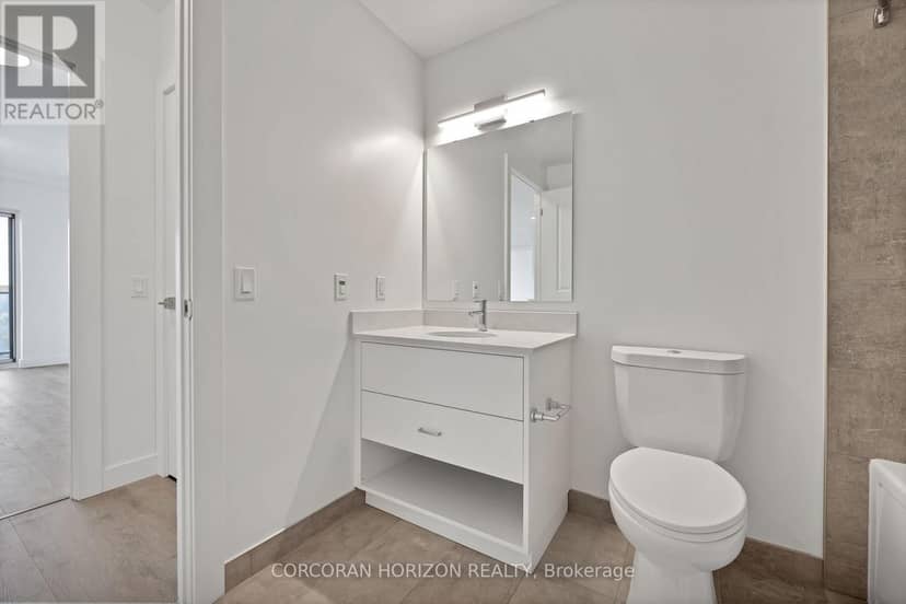 1904 - 15 Glebe Street — photo 13 of 32