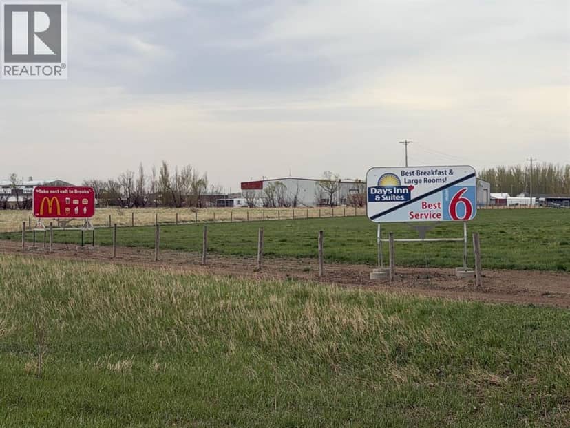 near Trans Canada Hwy 1 Acres, Rural Newell, County of, photo 6