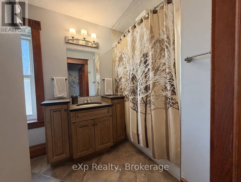 625 Gibson Street — photo 12 of 19