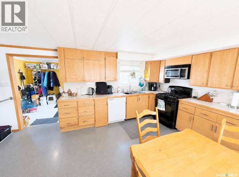 509 Toews STREET — photo 2 of 20