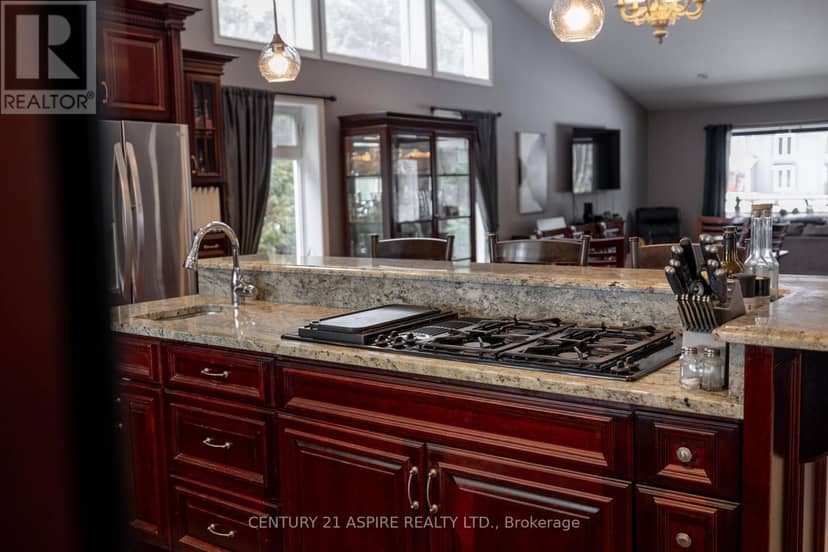 84 Pinewood Place — photo 9 of 40