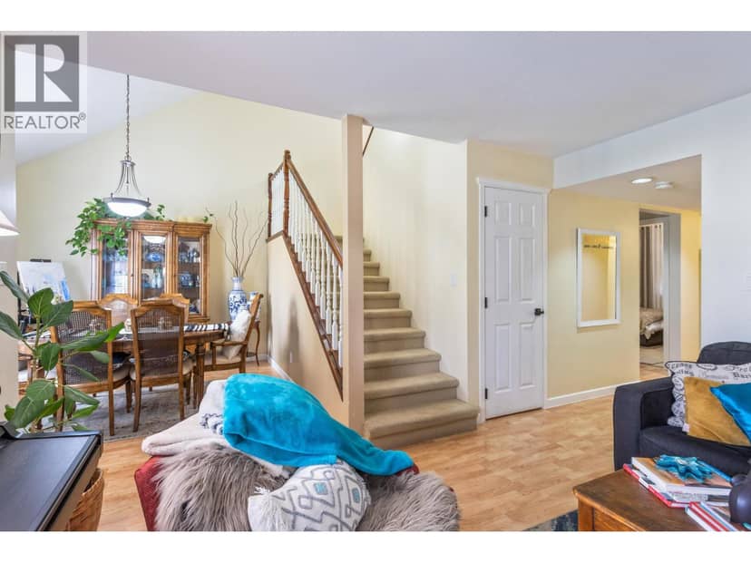 205 1518 BOWSER AVENUE, North Vancouver, photo 4