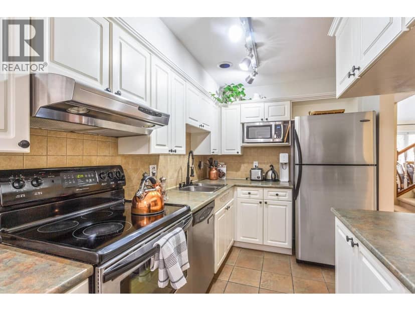 205 1518 BOWSER AVENUE, North Vancouver, photo 8