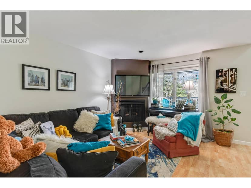 205 1518 BOWSER AVENUE, North Vancouver, photo 2