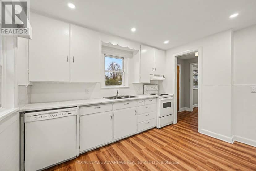 3004 Rideau Ferry Road — photo 8 of 40