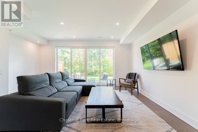 29 Rockmount Crescent — photo 12 of 40
