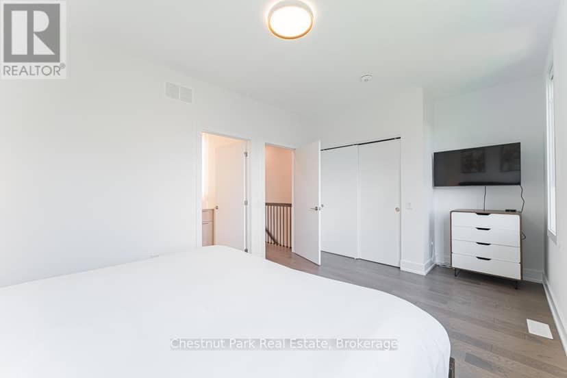29 Rockmount Crescent — photo 21 of 40