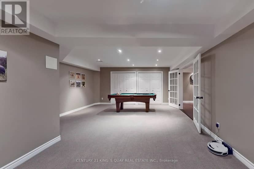 110 Crawford Crescent — photo 32 of 40