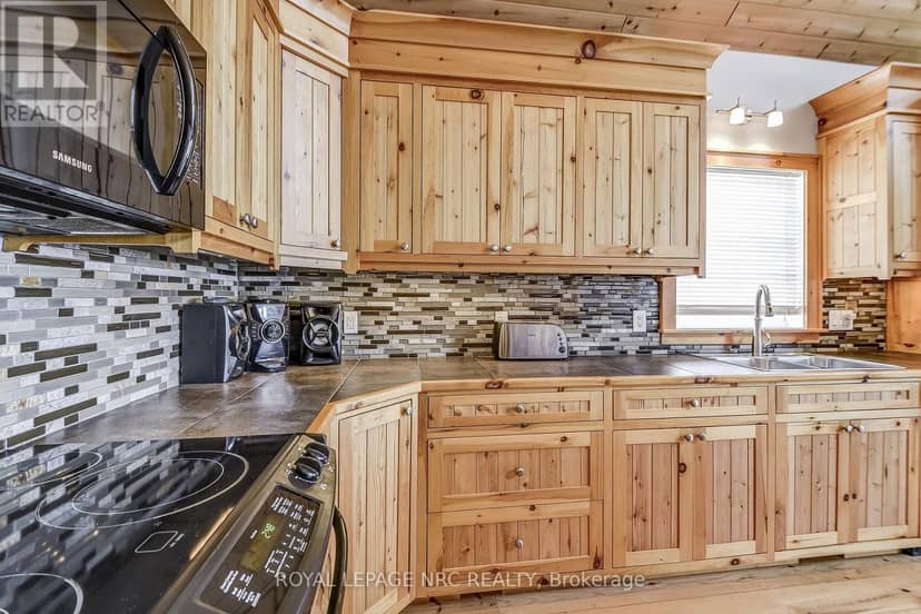 10849 Lakeshore Road W — photo 8 of 29