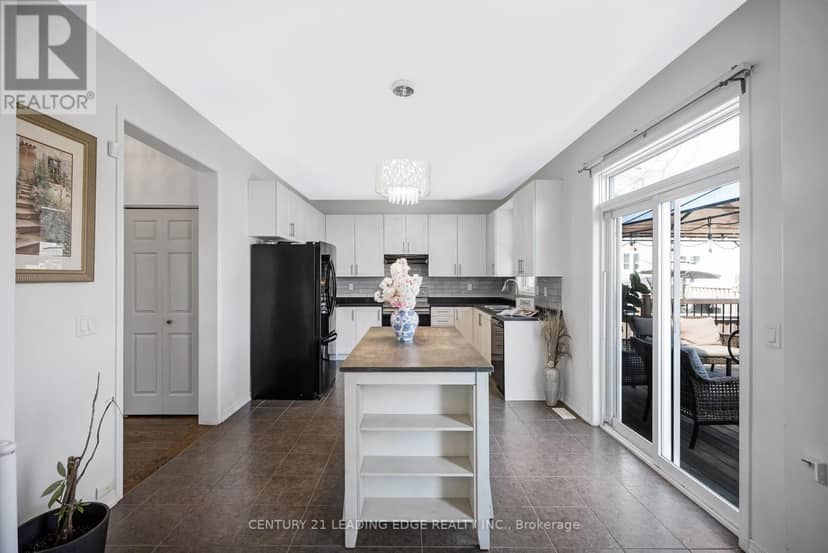 720 Fisher Street E — photo 12 of 40