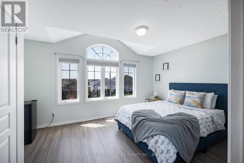 720 Fisher Street E — photo 27 of 40