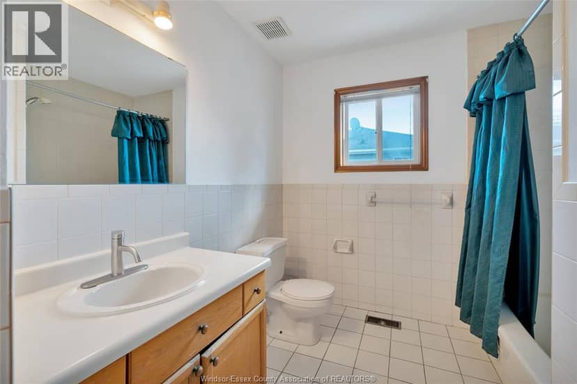 1042 Brookview Crescent — photo 13 of 23