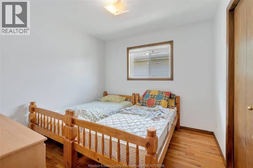1042 Brookview Crescent — photo 14 of 23