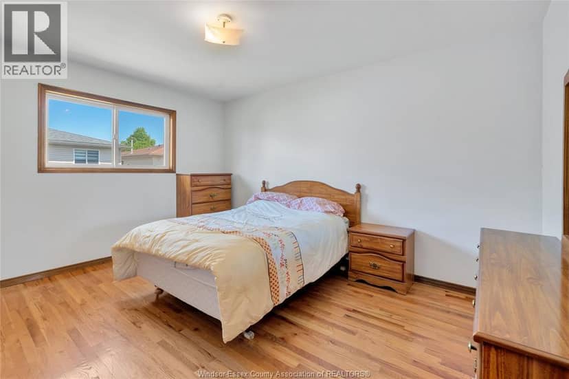 1042 Brookview Crescent — photo 15 of 23