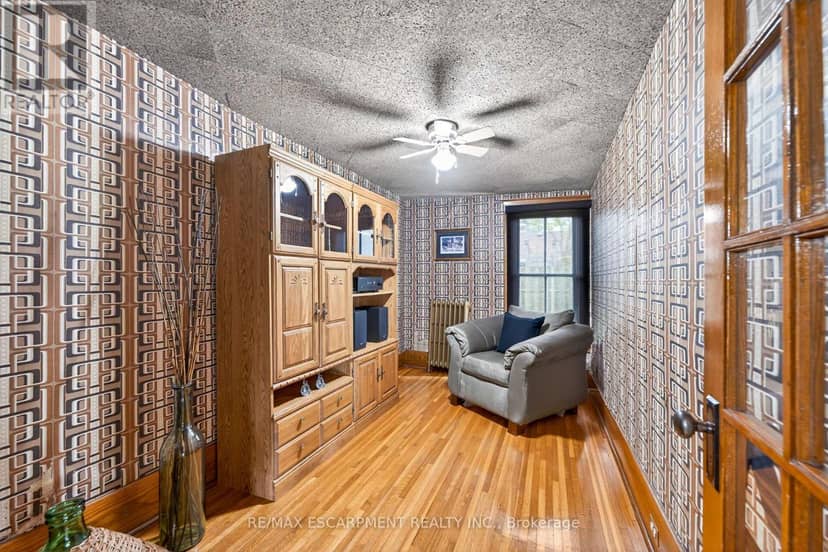 35 Ottawa Street S — photo 12 of 40