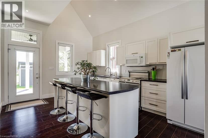 18 WALTER Street — photo 11 of 40