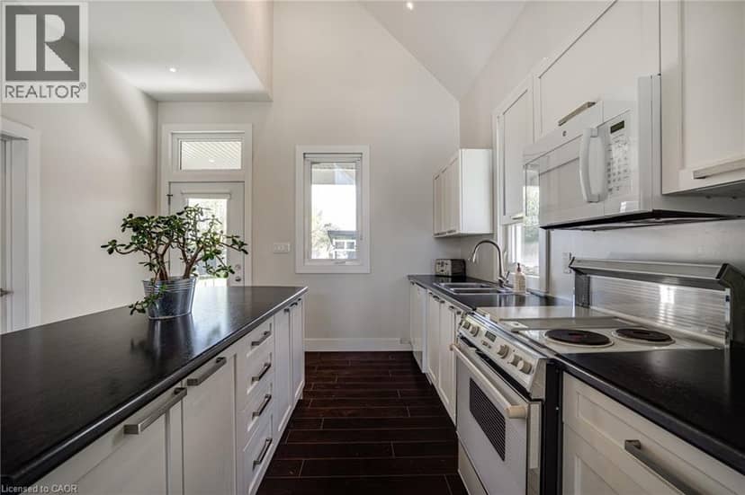 18 WALTER Street — photo 12 of 40
