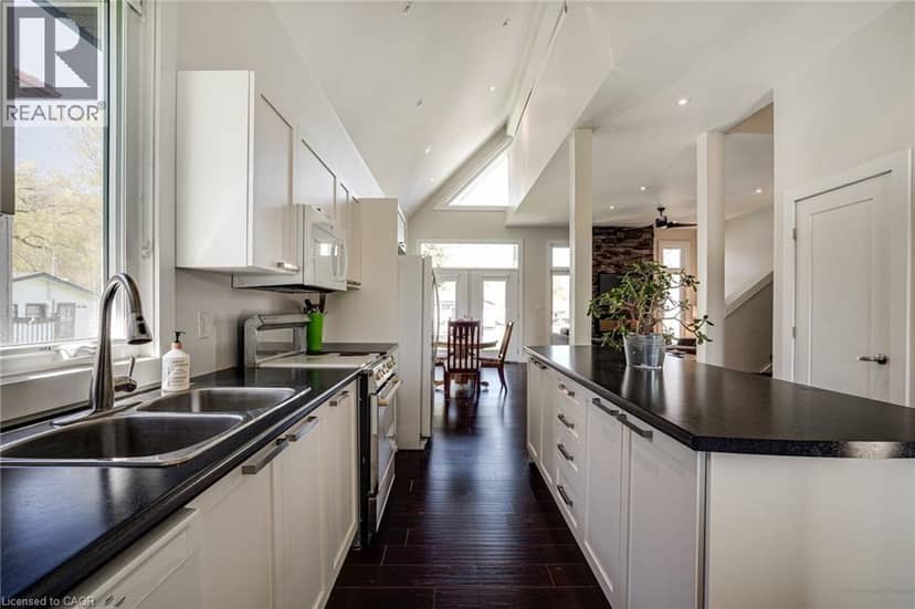 18 WALTER Street — photo 13 of 40