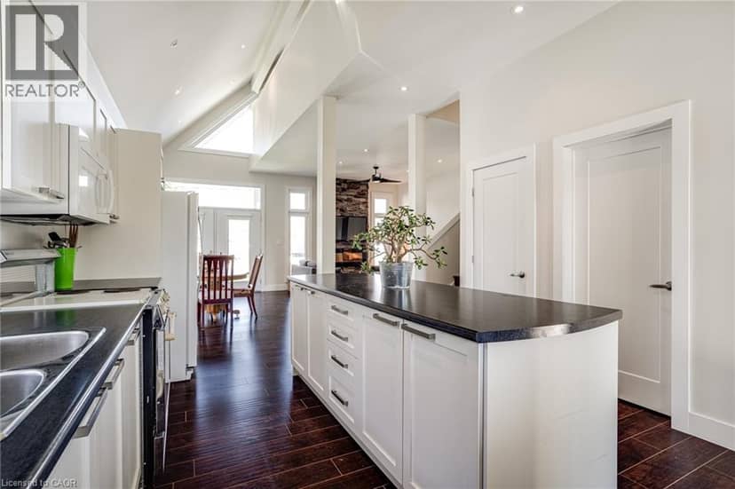 18 WALTER Street — photo 15 of 40