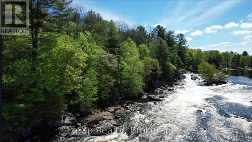 26 Magnet Road, Magnetawan