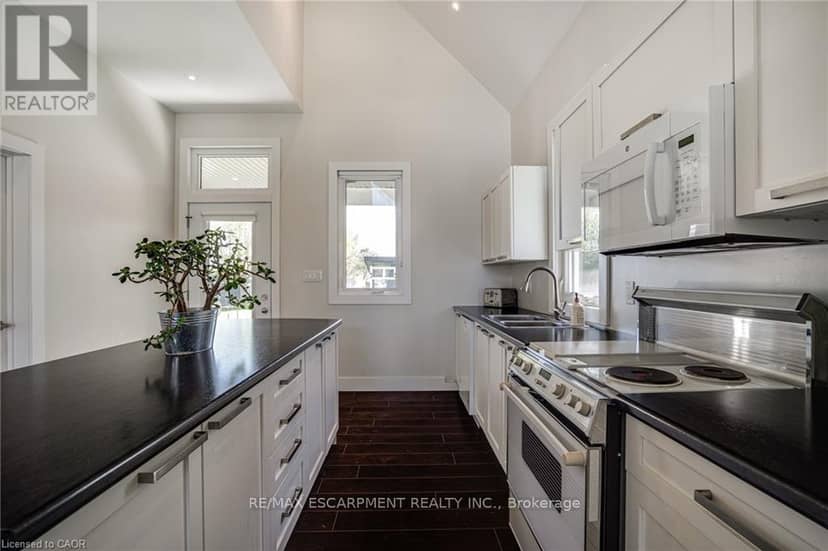 18 Walter Street — photo 13 of 40