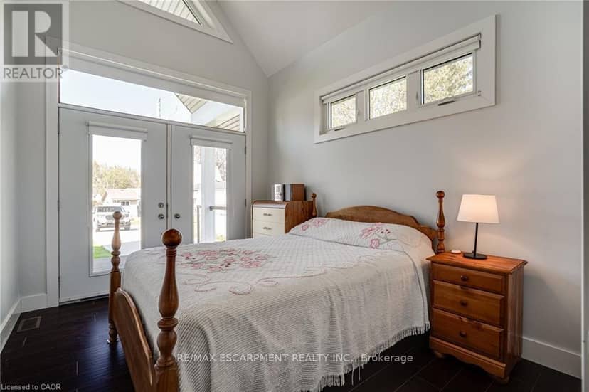 18 Walter Street — photo 17 of 40
