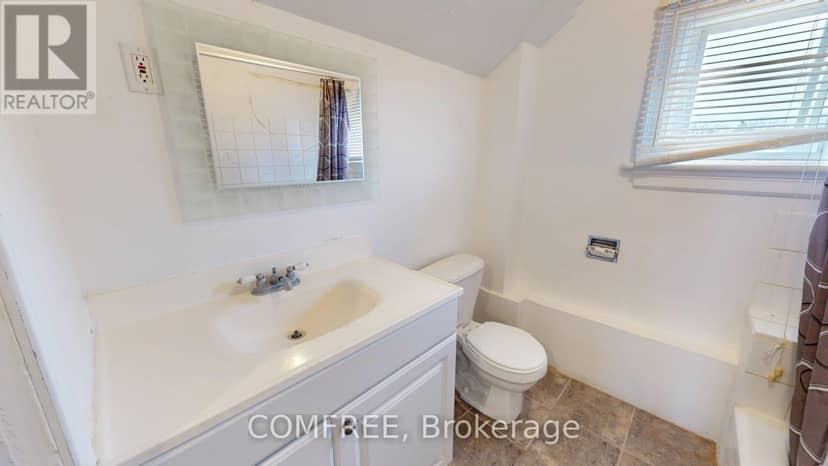 1405 King Street E — photo 11 of 26