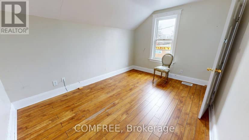 1405 King Street E — photo 15 of 26