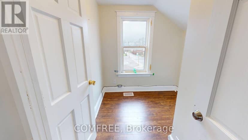 1405 King Street E — photo 18 of 26
