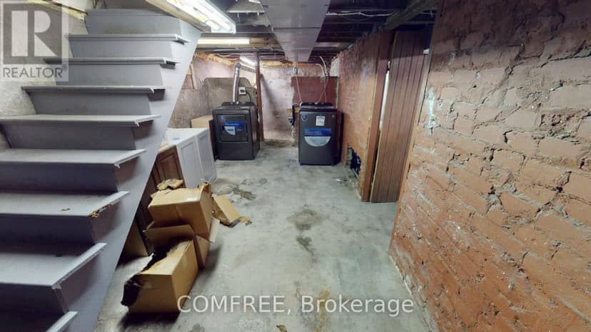 1405 King Street E — photo 20 of 26