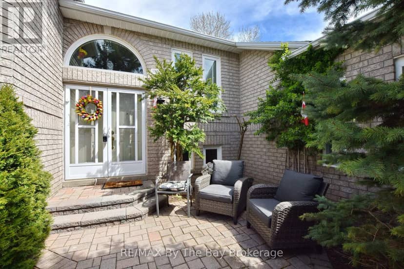 17 Acorn Crescent — photo 2 of 37
