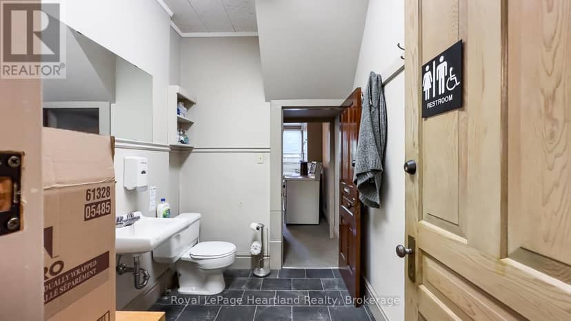 401 Queen Street — photo 16 of 40