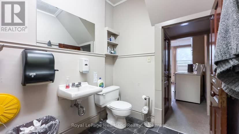 401 Queen Street — photo 17 of 40