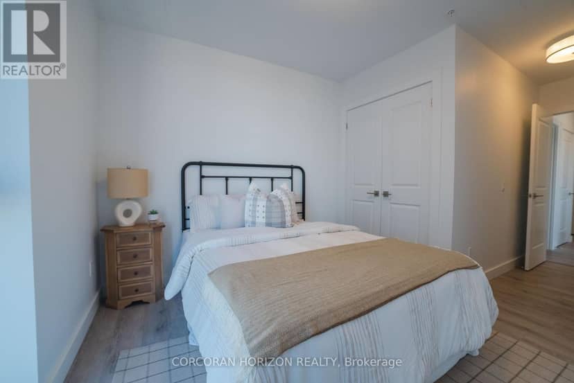 1701 - 15 Glebe Street S — photo 12 of 23