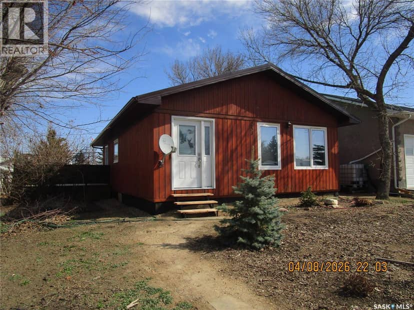 233 4th Avenue E, Gravelbourg, photo 2