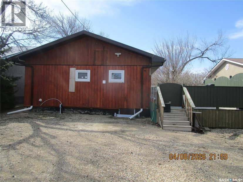 233 4th Avenue E, Gravelbourg, photo 3