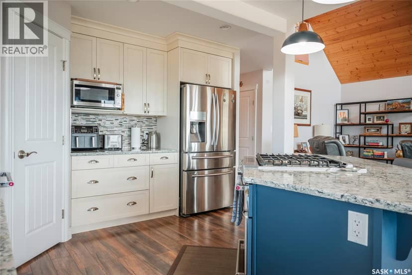 720 Spruce STREET — photo 10 of 40
